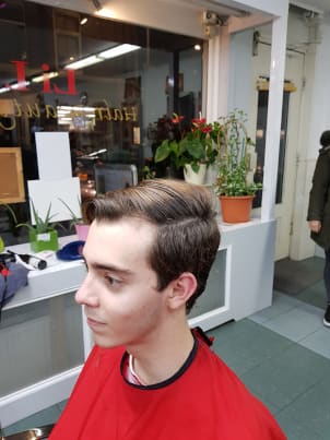 Herenkapsel met opzij gekamde coupe